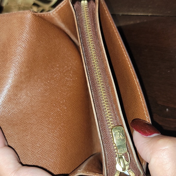 Authentic Louis Vuitton compact wallet - Picture 6 of 11